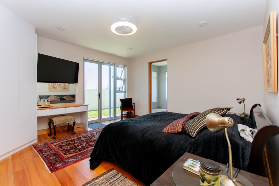 5 Bedroom Property for Sale in Paradise Beach Western Cape